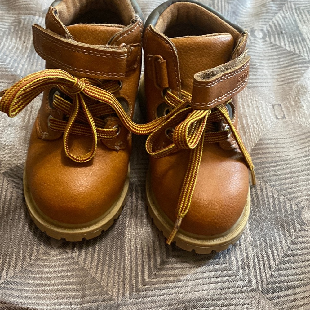 Carters toddler size 7C boots